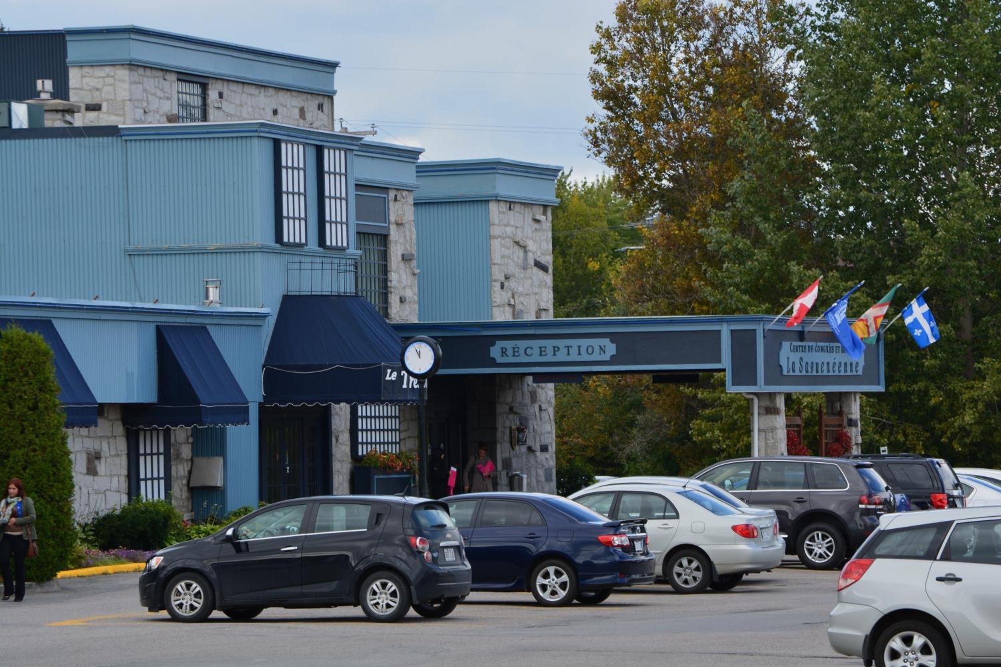 La Sagueneenne - Hotel Et Centre De Congres Chicoutimi Dış mekan fotoğraf