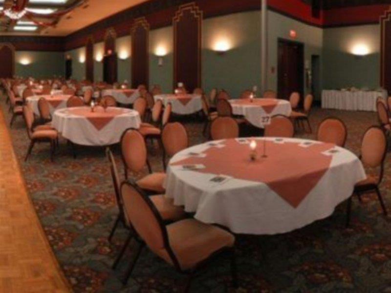 La Sagueneenne - Hotel Et Centre De Congres Chicoutimi Restoran fotoğraf